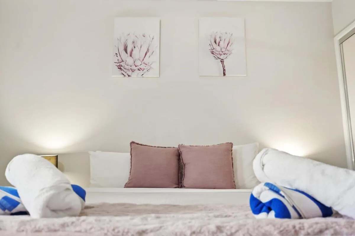 Stylish Apartment Near Esplanade & City Centre Cairns